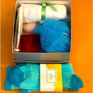 NWOT - CHAUSSETTE FOOT SPA SET